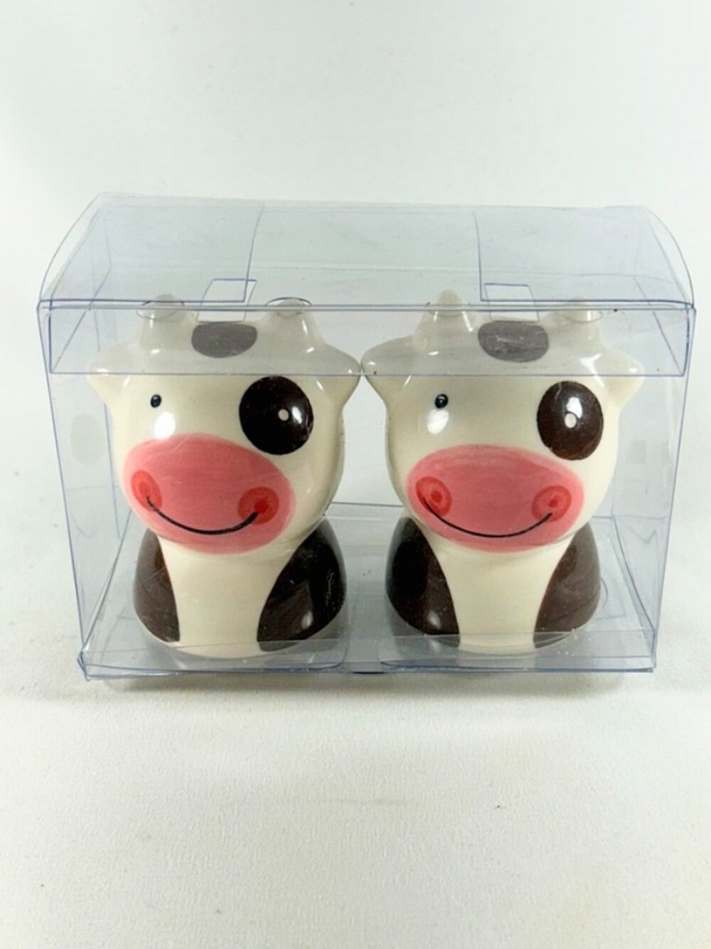 Cows, (New) Ceramic Salt & Pepper Shakers Set, 3 Inches.